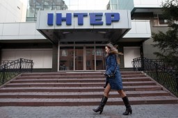 Здание студии телеканала "Интер" в Киеве поджигали дважды за вечер