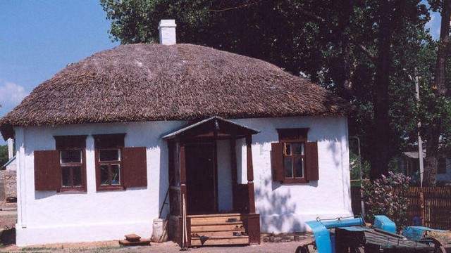 Домик на хуторе Кружилин, где родился Шолохов