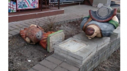 В Киеве разгромили памятник казакам